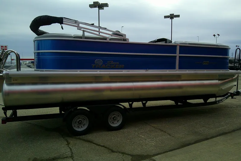 Slide: The Image of 2026 Sun Tracker Party Barge 22 DLX pontoon boat on trailer, side view. - 102