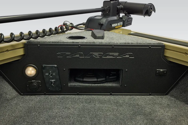 Slide: The Image of Tracker Targa V-19 Combo 2026 - 9