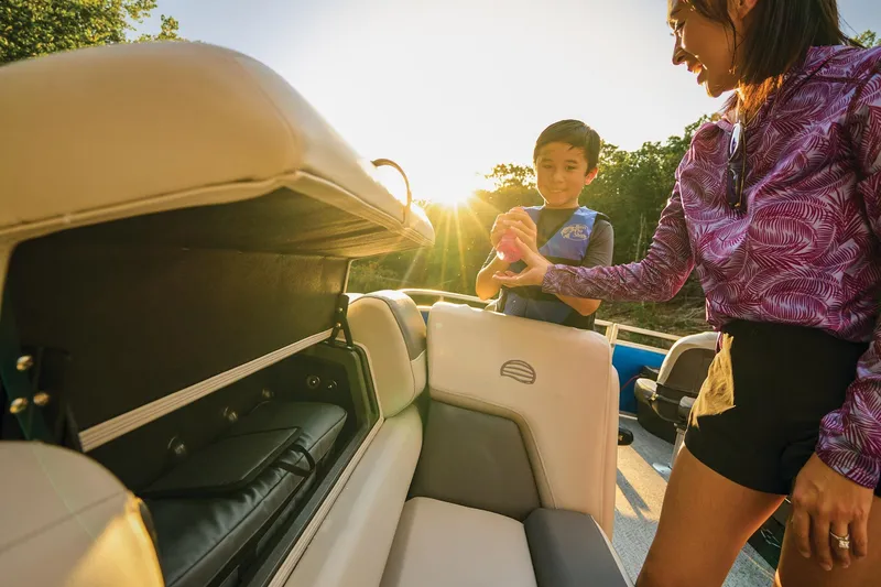 Slide: The Image of Sun Tracker Fishin' Barge 20 DLX 2026 - 17