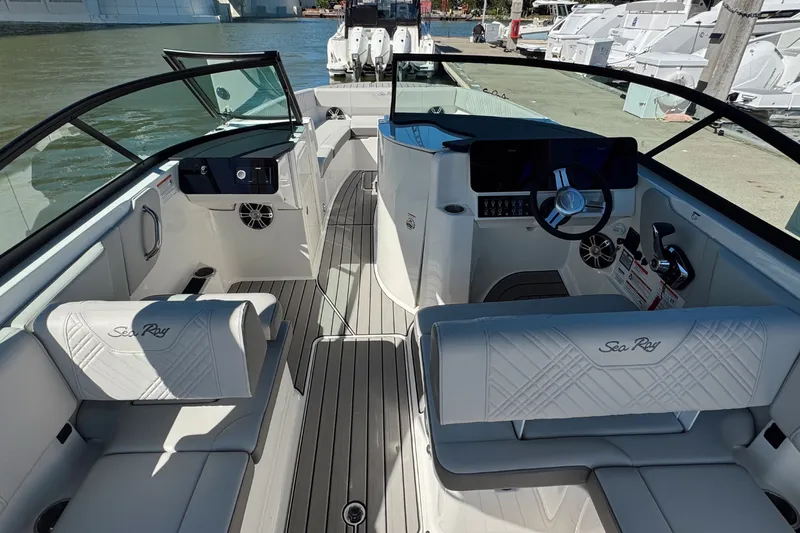 Slide: The Image of Sea Ray SDX 270 Outboard 2026 - 10