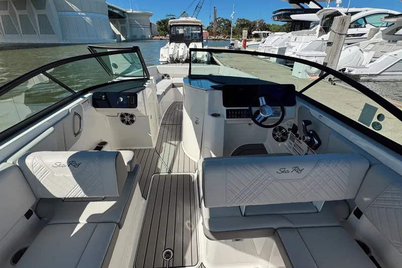 Slide: The Image of Sea Ray SDX 270 Outboard 2026 - 11