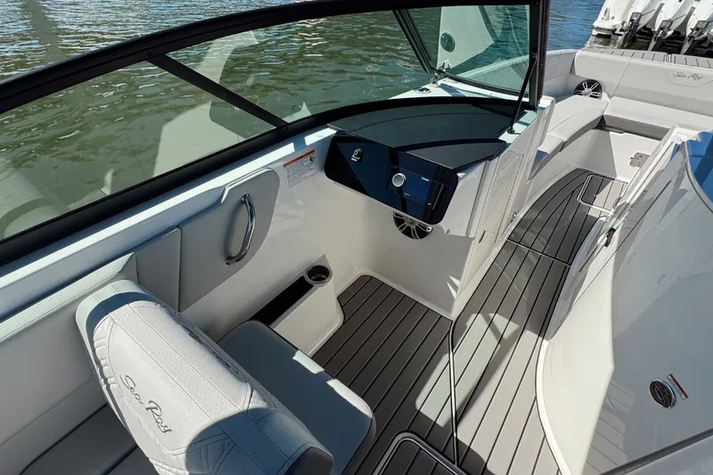 Slide: The Image of Sea Ray SDX 270 Outboard 2026 - 13