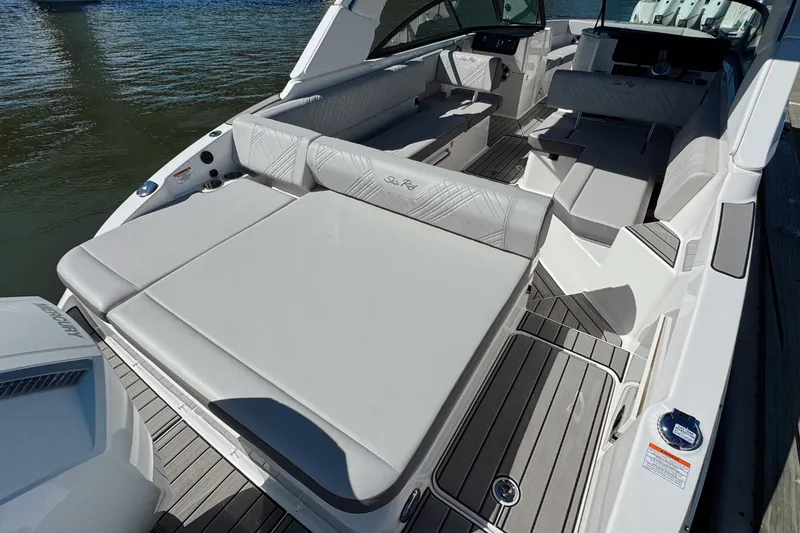 Slide: The Image of Sea Ray SDX 270 Outboard 2026 - 6