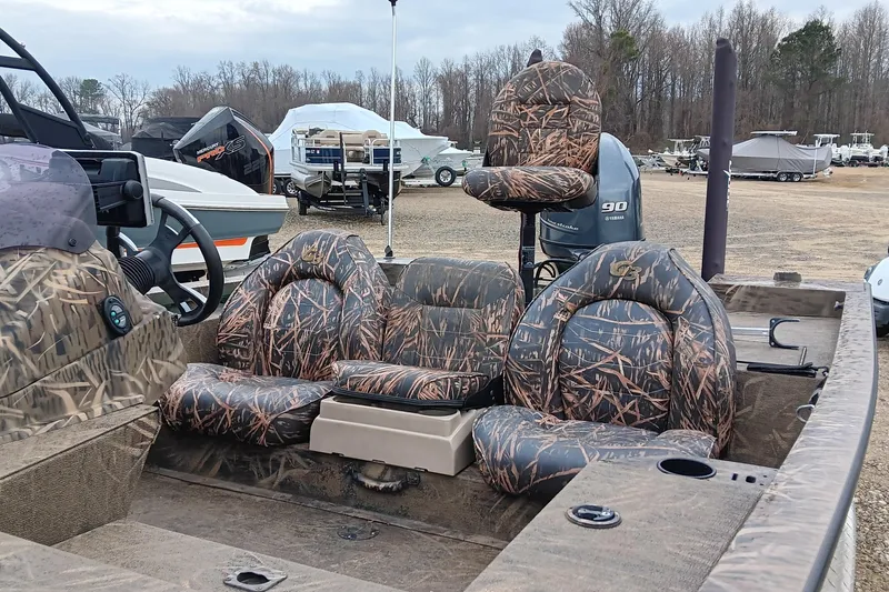 Slide: The Image of 2018 G3 Sportsman 17 Camo boat with camo seats and Yamaha 90 engine. - 11