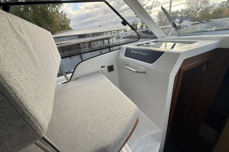Slide: The Image of Interior view of 2019 Beneteau Antares 27 boat, featuring helm and seating area. - 9