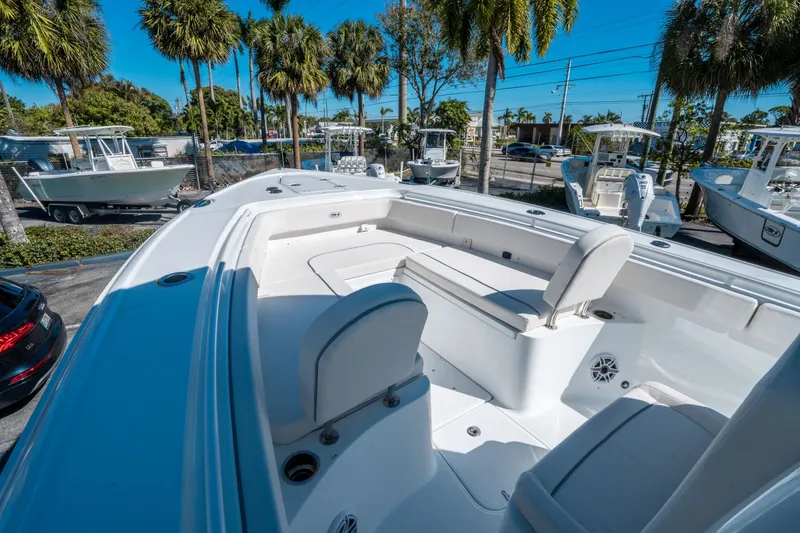 Slide: The Image of Sea Hunt Ultra 275 SE 2026 - 23