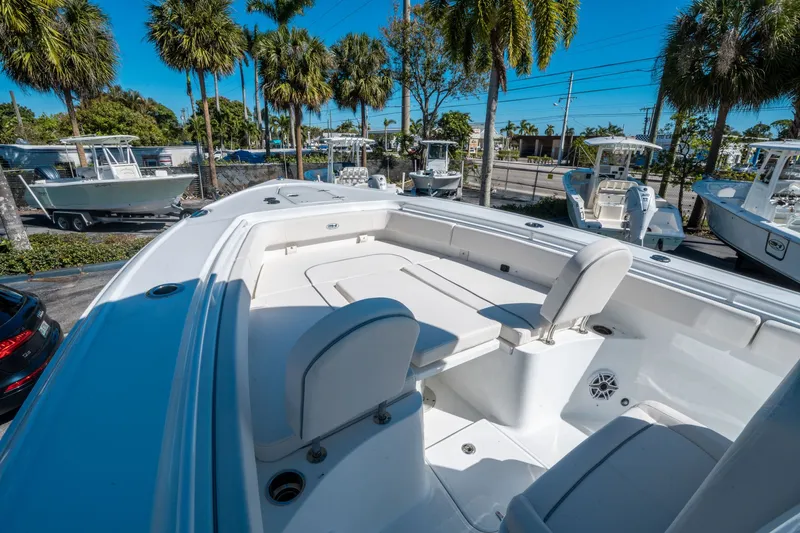 Slide: The Image of Sea Hunt Ultra 275 SE 2026 - 26