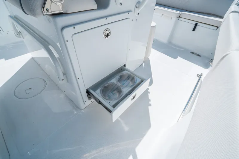 Slide: The Image of Sea Hunt Ultra 275 SE 2026 - 17