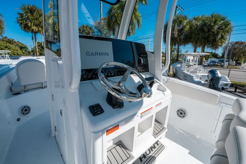 Slide: The Image of Sea Hunt Ultra 275 SE 2026 - 19