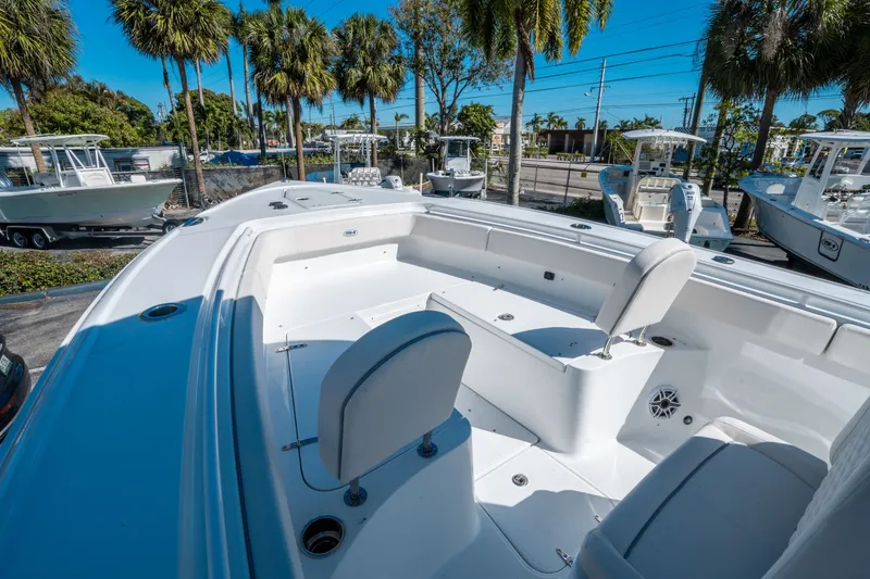 Slide: The Image of Sea Hunt Ultra 275 SE 2026 - 24