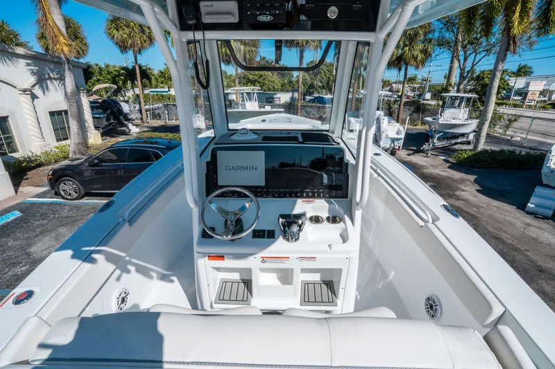 Slide: The Image of Sea Hunt Ultra 275 SE 2026 - 18