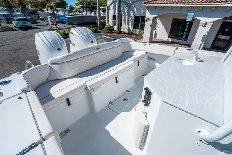 Slide: The Image of Sea Hunt Ultra 275 SE 2026 - 10