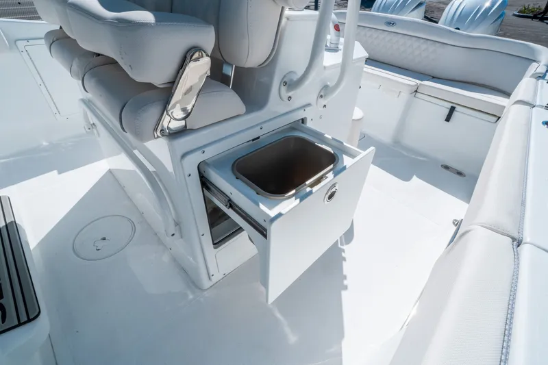 Slide: The Image of Sea Hunt Ultra 275 SE 2026 - 16