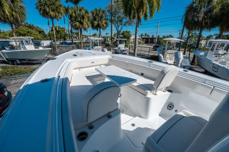 Slide: The Image of Sea Hunt Ultra 275 SE 2026 - 27