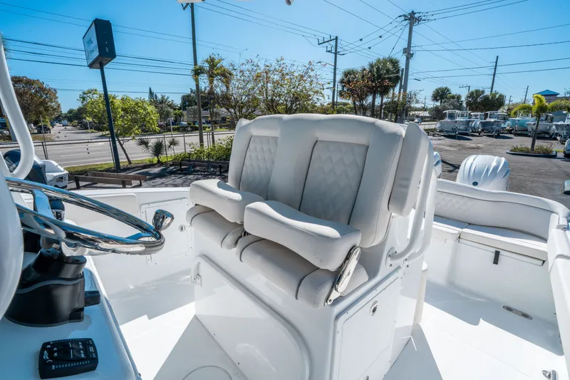 Slide: The Image of Sea Hunt Ultra 275 SE 2026 - 20