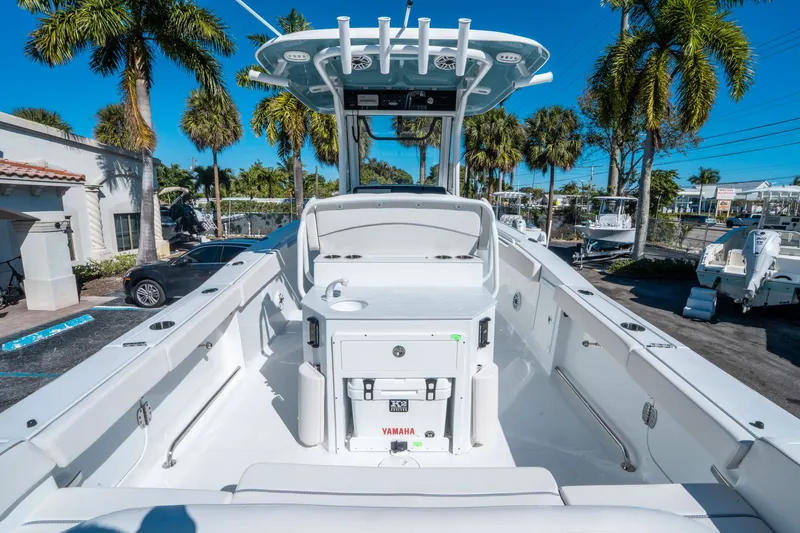 Slide: The Image of Sea Hunt Ultra 275 SE 2026 - 9