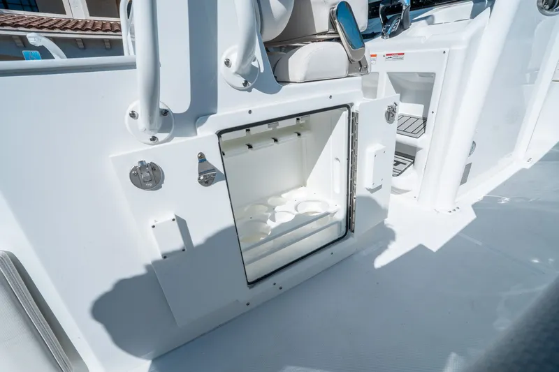 Slide: The Image of Sea Hunt Ultra 275 SE 2026 - 15