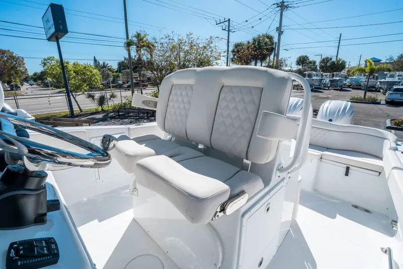 Slide: The Image of Sea Hunt Ultra 275 SE 2026 - 21