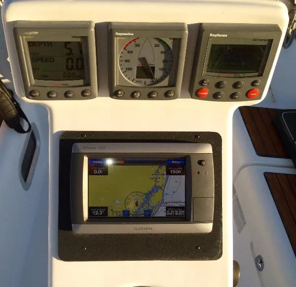 Slide: The Image of Beneteau 373 2006 - 8