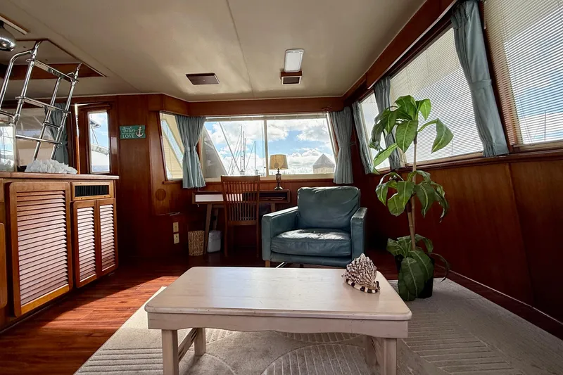 Slide: The Image of Interior of 1987 Chris-Craft 500 Constellation yacht with cozy seating and natural light. - 31