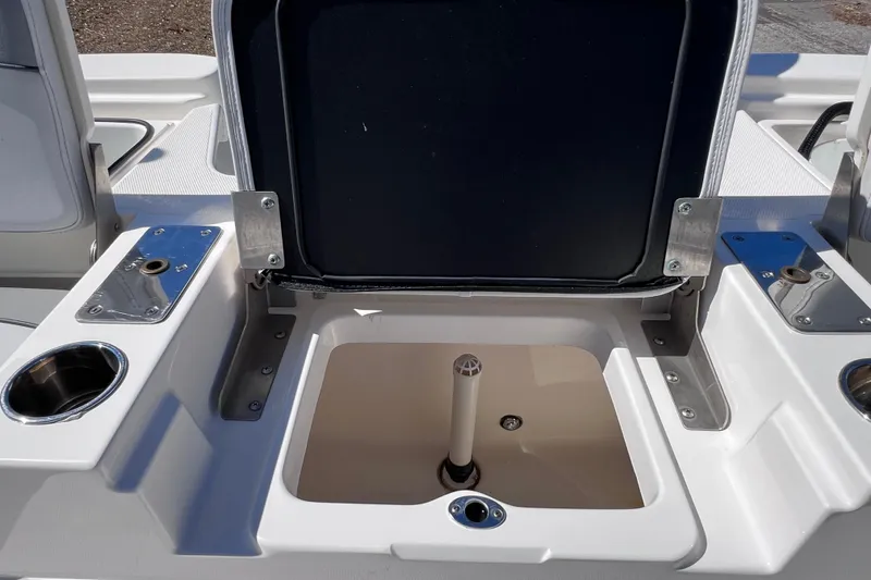 Slide: The Image of 2021 NauticStar 227 XTS boat with open storage compartment and cup holders. - 27