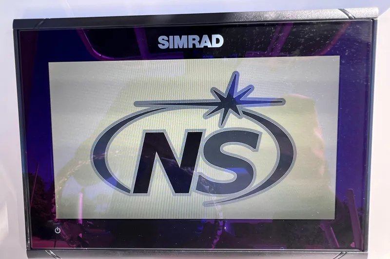 Slide: The Image of Simrad display showing NauticStar logo on 2021 NauticStar 227 XTS boat. - 32