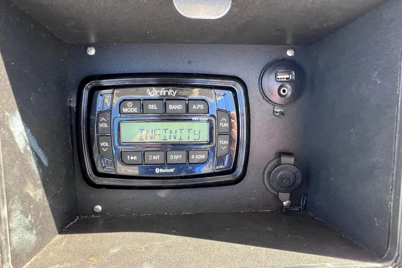 Slide: The Image of 2021 NauticStar 227 XTS boat stereo system with Infinity display and USB port. - 36