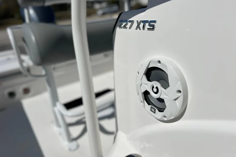 Slide: The Image of 2021 NauticStar 227 XTS boat interior with JBL speaker detail. - 42