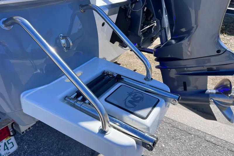 Slide: The Image of 2021 NauticStar 227 XTS boat ladder and motor detail. - 8