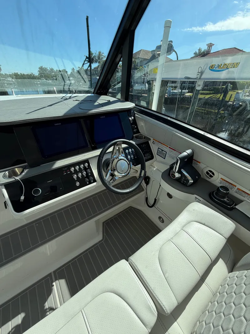 Slide: The Image of Sea Ray Sundancer 320 Outboard 2024 - 2