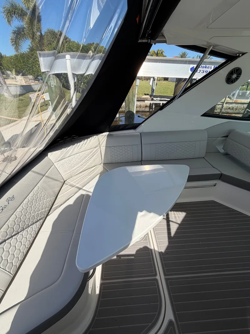 Slide: The Image of Sea Ray Sundancer 320 Outboard 2024 - 8