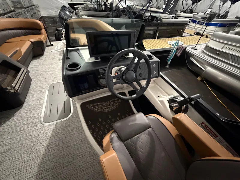 Slide: The Image of Bennington M Series 24 M Sport Lounge 2026 - 5