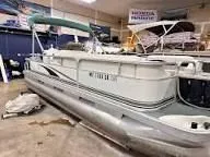 The Image of Bennington 205L Pontoon 2005 - 1