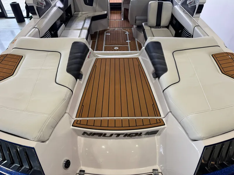 Slide: The Image of Nautique Super Air Nautique G23 2015 - 10
