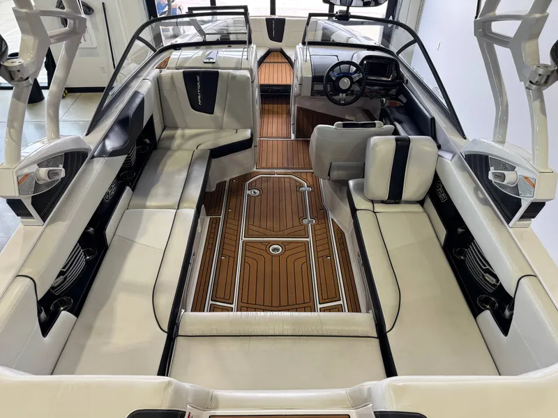 Slide: The Image of Nautique Super Air Nautique G23 2015 - 13