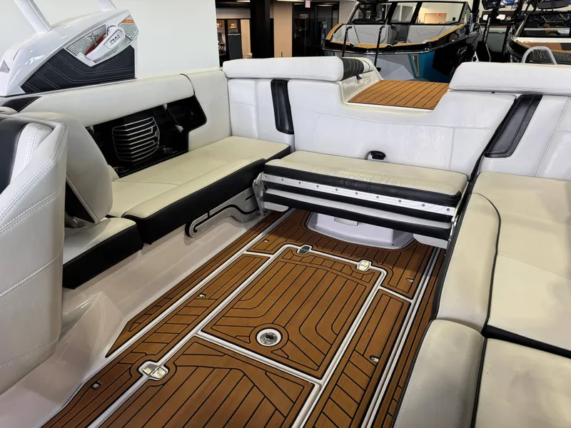 Slide: The Image of Nautique Super Air Nautique G23 2015 - 15