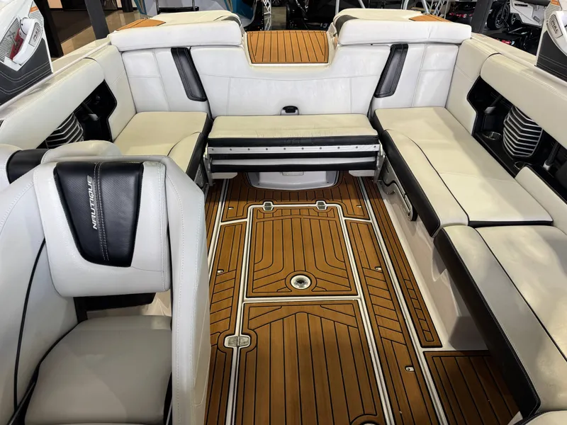 Slide: The Image of Nautique Super Air Nautique G23 2015 - 22