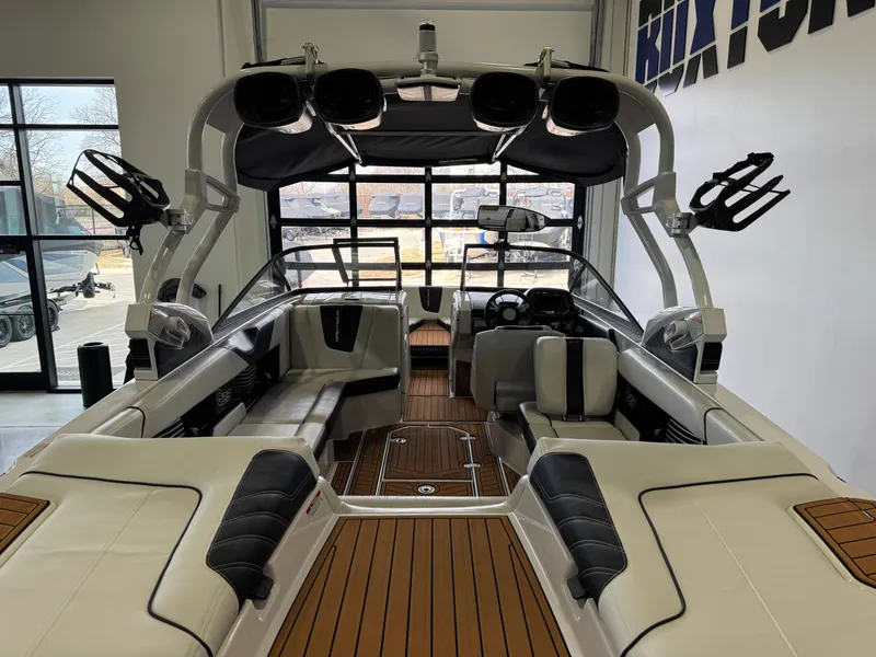 Slide: The Image of Nautique Super Air Nautique G23 2015 - 9
