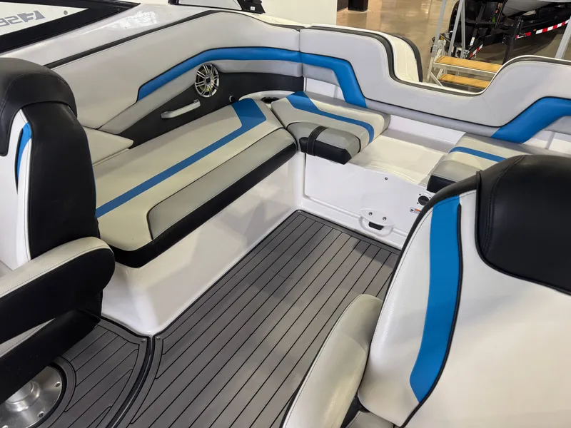 Slide: The Image of Yamaha 242X 2017 - 14