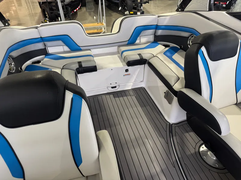 Slide: The Image of Yamaha 242X 2017 - 15