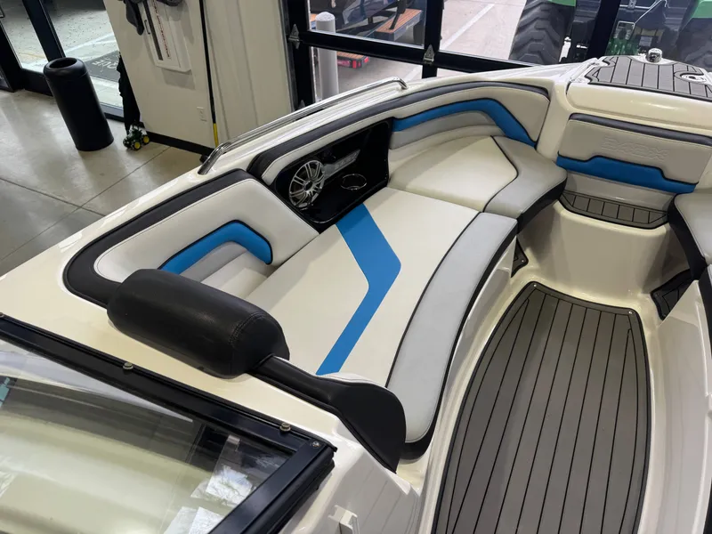 Slide: The Image of Yamaha 242X 2017 - 18