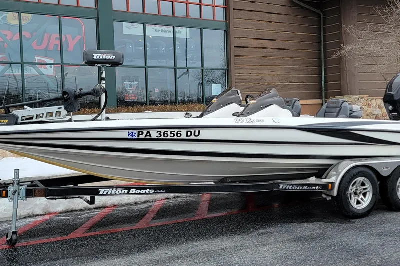 The Image of 2010 Triton 20XS DC boat on trailer, parked outside a building. - 6