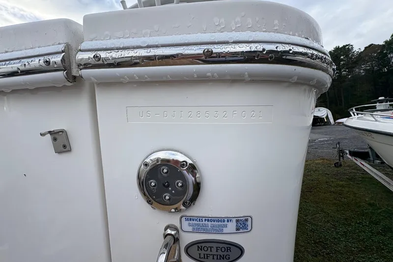 Slide: The Image of 2021 Regulator 28 Forward Seating boat stern with identification number and hardware. - 14