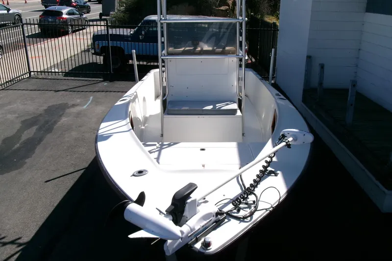 Slide: The Image of 1989 SeaCraft SC 20 Classic boat with trolling motor, parked on asphalt. - 24