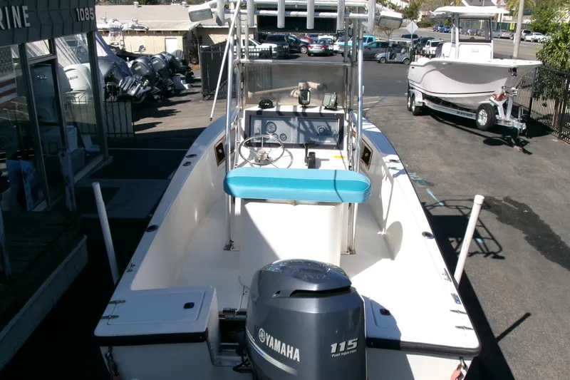 Slide: The Image of 1989 SeaCraft SC 20 Classic boat with Yamaha 115 engine, parked at a marina. - 25