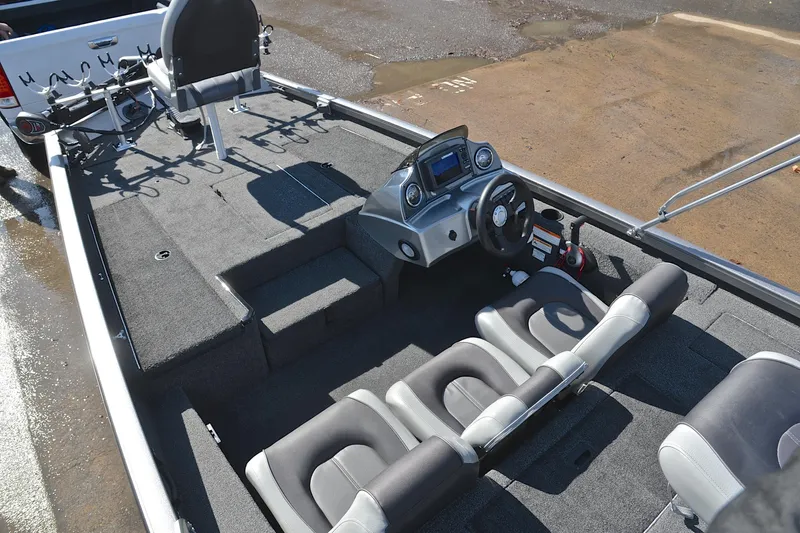 Slide: The Image of 2017 Crestliner VT 17 boat interior with seating and steering console. - 22