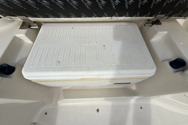 Slide: The Image of White Igloo cooler on 2005 Monterey 233 Explorer Sport boat deck. - 22