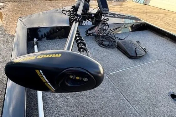 Slide: The Image of 2014 G3 Eagle 166 SE boat with Minn Kota trolling motor on deck. - 11