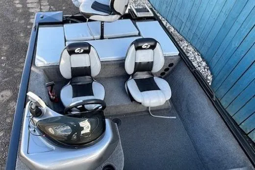 Slide: The Image of 2014 G3 Eagle 166 SE boat interior with dual seats and steering console. - 19