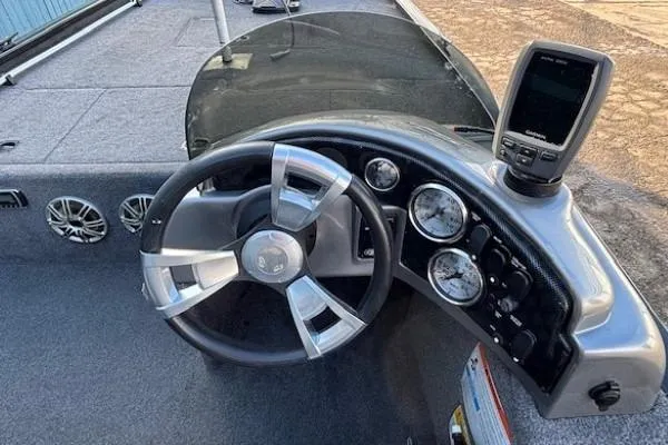 Slide: The Image of Steering console of 2014 G3 Eagle 166 SE boat with gauges and fish finder. - 21